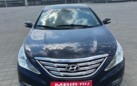 Hyundai Sonata VI, 2010 год, 965 000 рублей, 3 фотография