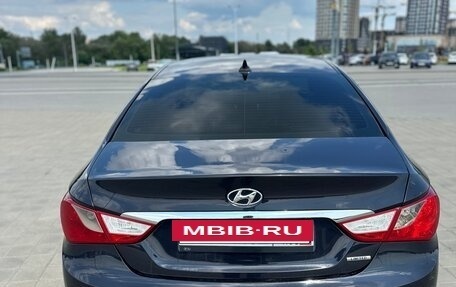 Hyundai Sonata VI, 2010 год, 965 000 рублей, 5 фотография