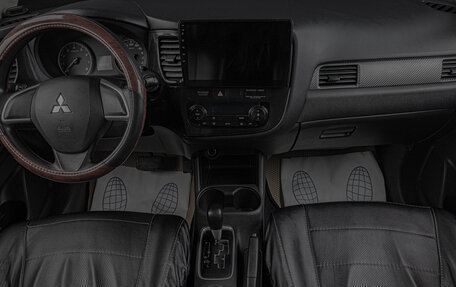 Mitsubishi Outlander III рестайлинг 3, 2012 год, 1 299 000 рублей, 8 фотография