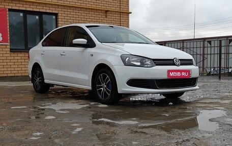 Volkswagen Polo VI (EU Market), 2012 год, 675 000 рублей, 2 фотография