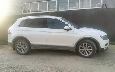 Volkswagen Tiguan II, 2017 год, 2 450 000 рублей, 2 фотография
