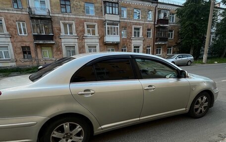 Toyota Avensis III рестайлинг, 2004 год, 850 000 рублей, 2 фотография