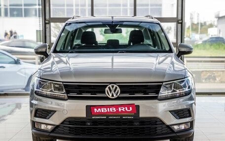 Volkswagen Tiguan II, 2019 год, 2 398 000 рублей, 2 фотография