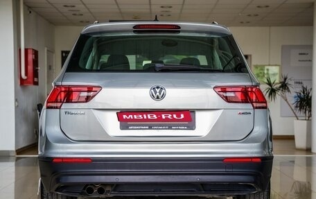 Volkswagen Tiguan II, 2019 год, 2 398 000 рублей, 6 фотография