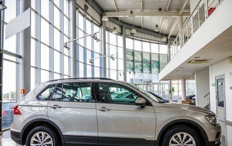 Volkswagen Tiguan II, 2019 год, 2 398 000 рублей, 8 фотография