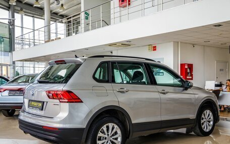Volkswagen Tiguan II, 2019 год, 2 398 000 рублей, 7 фотография