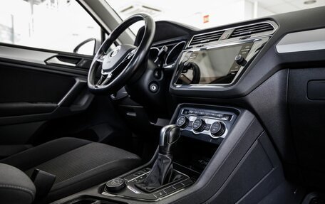 Volkswagen Tiguan II, 2019 год, 2 398 000 рублей, 16 фотография