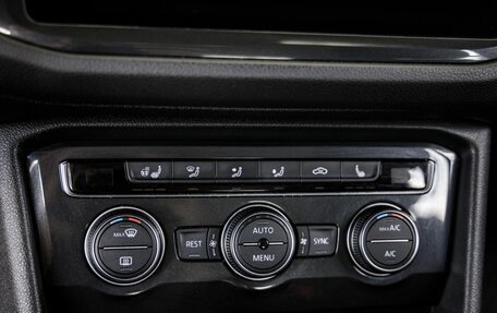 Volkswagen Tiguan II, 2019 год, 2 398 000 рублей, 28 фотография