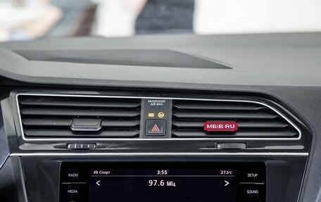 Volkswagen Tiguan II, 2019 год, 2 398 000 рублей, 21 фотография