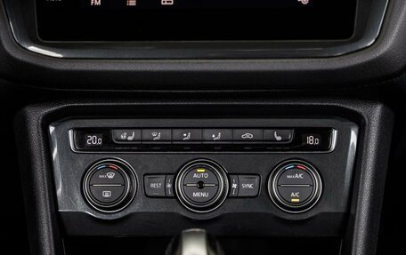 Volkswagen Tiguan II, 2019 год, 2 398 000 рублей, 29 фотография