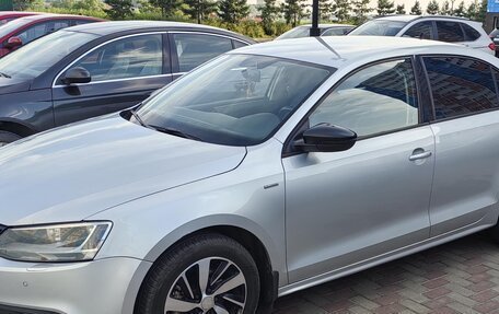 Volkswagen Jetta VI, 2013 год, 1 280 000 рублей, 2 фотография