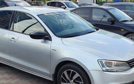 Volkswagen Jetta VI, 2013 год, 1 280 000 рублей, 4 фотография