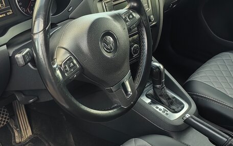 Volkswagen Jetta VI, 2013 год, 1 280 000 рублей, 10 фотография