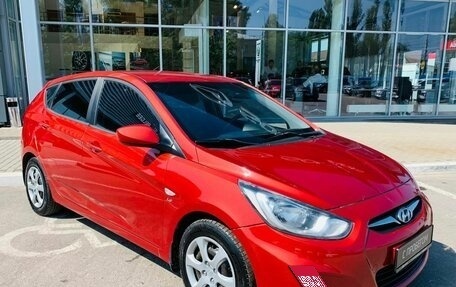 Hyundai Solaris II рестайлинг, 2011 год, 800 000 рублей, 3 фотография