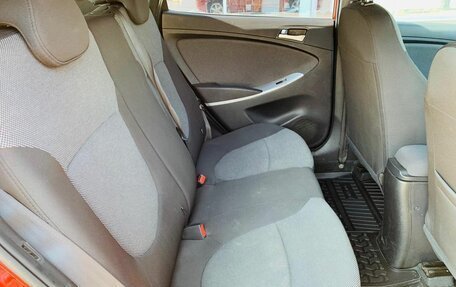 Hyundai Solaris II рестайлинг, 2011 год, 800 000 рублей, 11 фотография
