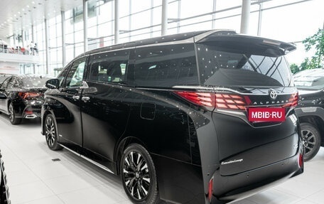 Toyota Alphard, 2024 год, 16 990 000 рублей, 9 фотография