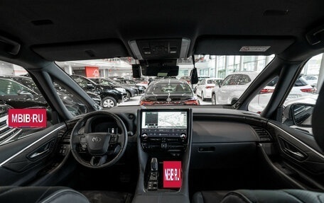 Toyota Alphard, 2024 год, 16 990 000 рублей, 17 фотография