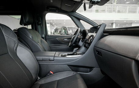Toyota Alphard, 2024 год, 16 990 000 рублей, 31 фотография
