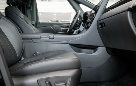 Toyota Alphard, 2024 год, 16 990 000 рублей, 32 фотография