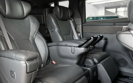 Toyota Alphard, 2024 год, 16 990 000 рублей, 29 фотография