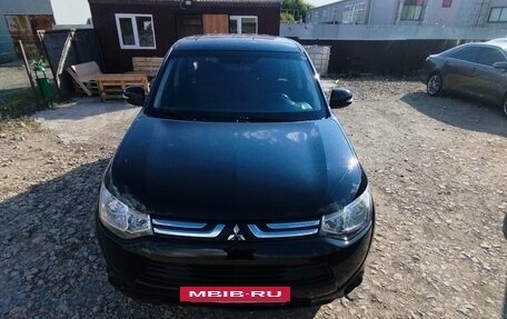 Mitsubishi Outlander III рестайлинг 3, 2013 год, 1 399 009 рублей, 3 фотография