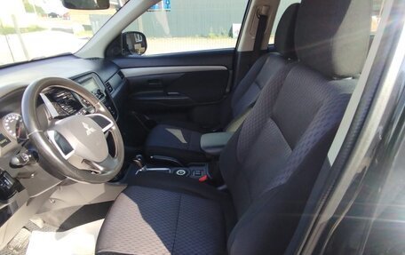 Mitsubishi Outlander III рестайлинг 3, 2013 год, 1 399 009 рублей, 8 фотография