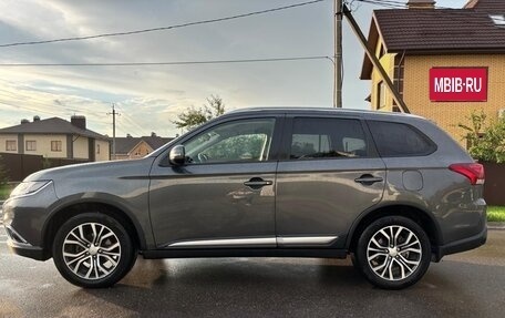 Mitsubishi Outlander III рестайлинг 3, 2018 год, 1 850 000 рублей, 2 фотография