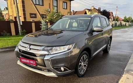 Mitsubishi Outlander III рестайлинг 3, 2018 год, 1 850 000 рублей, 1 фотография