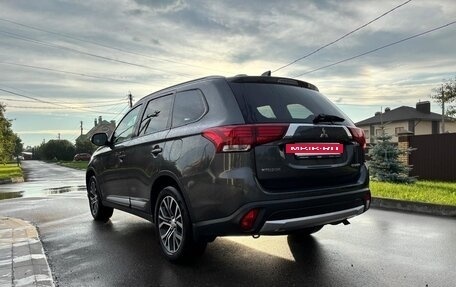 Mitsubishi Outlander III рестайлинг 3, 2018 год, 1 850 000 рублей, 3 фотография