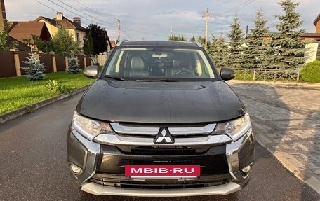 Mitsubishi Outlander III рестайлинг 3, 2018 год, 1 850 000 рублей, 8 фотография