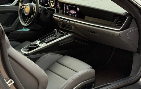 Porsche 911, 2020 год, 28 000 000 рублей, 25 фотография