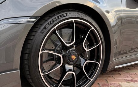 Porsche 911, 2020 год, 28 000 000 рублей, 33 фотография