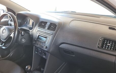 Volkswagen Polo VI (EU Market), 2015 год, 1 090 000 рублей, 2 фотография
