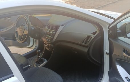 Hyundai Solaris II рестайлинг, 2016 год, 800 000 рублей, 10 фотография