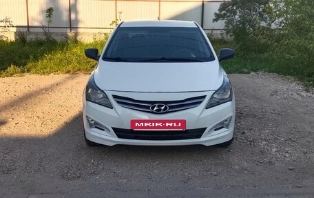 Hyundai Solaris II рестайлинг, 2016 год, 800 000 рублей, 3 фотография
