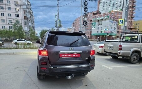 Toyota Highlander III, 2011 год, 2 250 000 рублей, 4 фотография