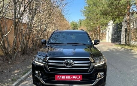 Toyota Land Cruiser 200, 2019 год, 7 525 000 рублей, 2 фотография