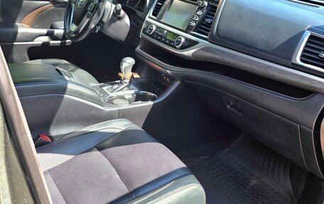 Toyota Highlander III, 2018 год, 3 400 000 рублей, 6 фотография