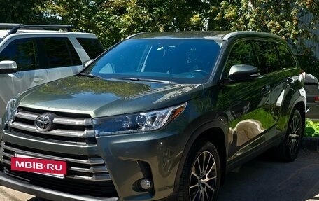 Toyota Highlander III, 2018 год, 3 400 000 рублей, 13 фотография