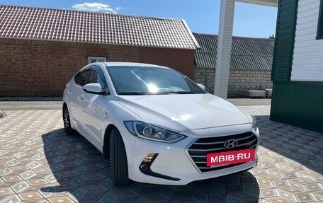 Hyundai Elantra VI рестайлинг, 2017 год, 1 500 000 рублей, 9 фотография