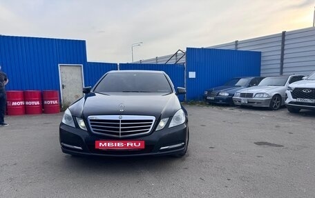 Mercedes-Benz E-Класс, 2012 год, 1 600 000 рублей, 6 фотография