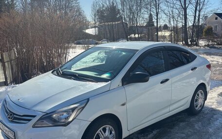 Hyundai Solaris II рестайлинг, 2015 год, 480 000 рублей, 3 фотография