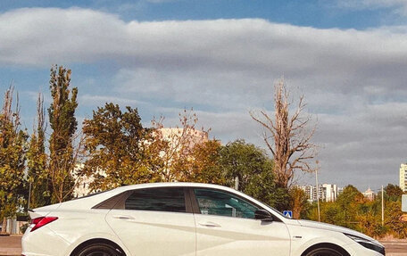 Hyundai Elantra, 2021 год, 1 570 000 рублей, 3 фотография