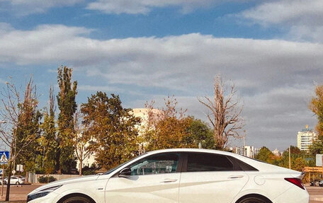 Hyundai Elantra, 2021 год, 1 570 000 рублей, 2 фотография