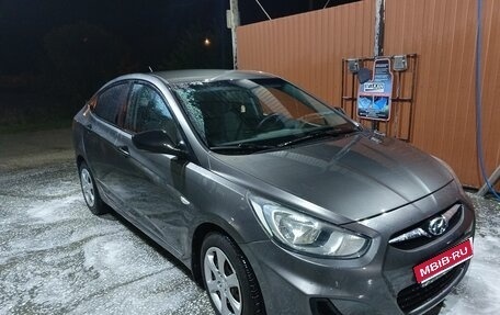 Hyundai Solaris II рестайлинг, 2011 год, 850 000 рублей, 3 фотография
