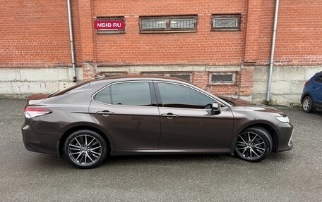 Toyota Camry, 2021 год, 3 350 000 рублей, 2 фотография