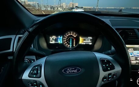 Ford Explorer VI, 2013 год, 1 600 000 рублей, 16 фотография