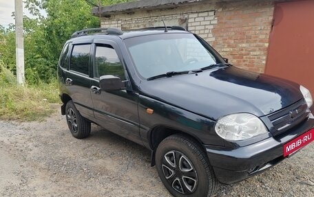 Chevrolet Niva I рестайлинг, 2005 год, 500 000 рублей, 2 фотография
