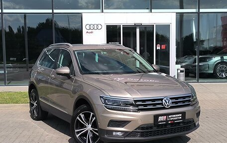 Volkswagen Tiguan II, 2018 год, 2 140 000 рублей, 3 фотография