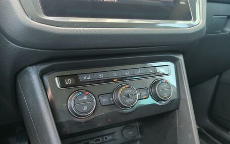 Volkswagen Tiguan II, 2018 год, 2 140 000 рублей, 28 фотография